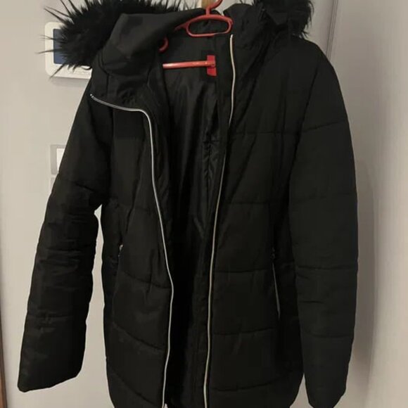 A warm winter jacket with Guess down filling - Picture 2 of 9